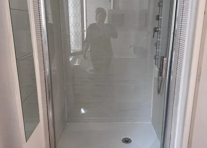 Quarto em Acomodações Particulares Le Farges-chambre En Colocation-appartement Partagé à 3min De La Gare St Roch-laconciergeriebynina Montpellier